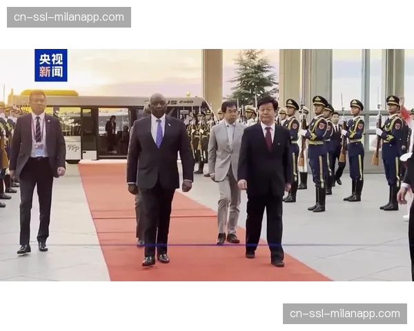 特写：在关键的线边球争抢中，队长萨姆·凯恩眉骨开裂，带血奋战至最后一刻
